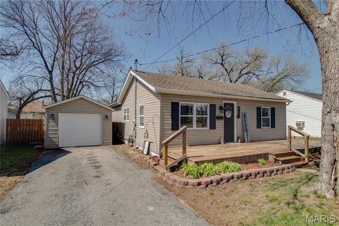 Photo of 549 McHugh Street, Wood River, IL 62095 (MLS # 26017700)