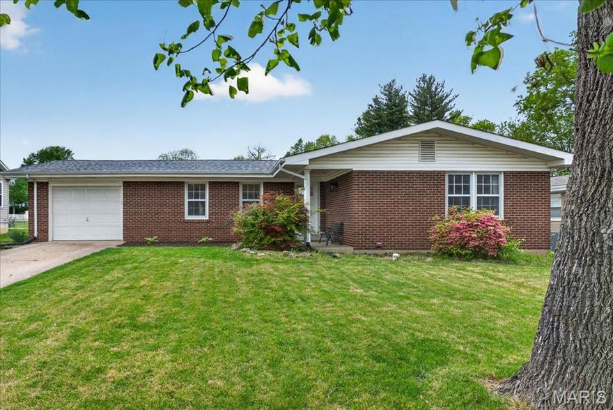 Welcome home to this charming 3 bed, 2 bath ranch nestled on a quiet cul-de-sac at 109 Keene Ct! From the moment you arrive, you’ll love the inviting curb appeal with classic brick exterior, covered front porch, and spacious yard. Step inside to find beautiful hardwood floors and a light-filled living room perfect for relaxing or entertaining. The open dining area flows seamlessly into the kitchen featuring ample cabinetry, stainless steel appliances, and stylish finishes. The main level offers three generously sized bedrooms and two full baths, providing comfortable everyday living. 
Step outside to enjoy the large, level, fenced backyard complete with patio space—ideal for summer BBQs, entertaining, or simply unwinding. With a one-car garage, great layout, potential in the unfinished lower level, and desirable location close to parks, shopping, and highways, this home is move-in ready and full of potential. Don’t miss your opportunity to call this one home!