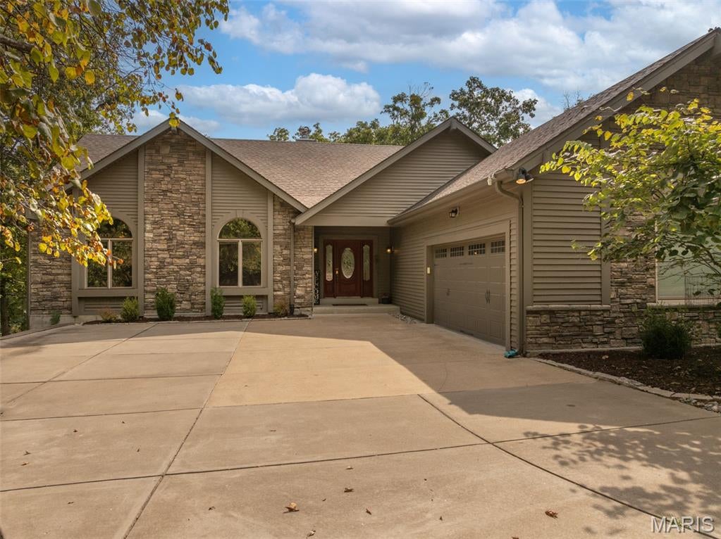 513 Woodlake View Drive