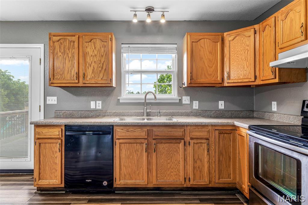 De Soto, Missouri 63020, United States, 3 Bedrooms Bedrooms, ,3 BathroomsBathrooms,Residential,Pending,150910