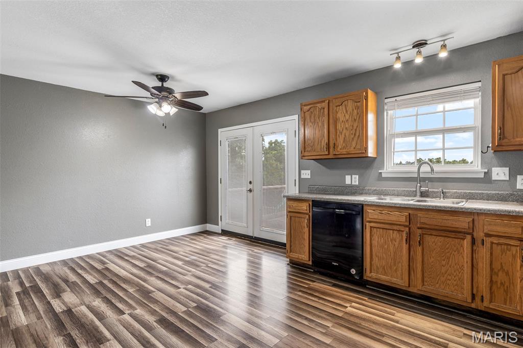 De Soto, Missouri 63020, United States, 3 Bedrooms Bedrooms, ,3 BathroomsBathrooms,Residential,Pending,150910