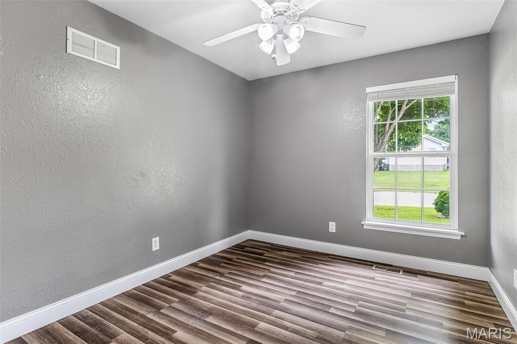 De Soto, Missouri 63020, United States, 3 Bedrooms Bedrooms, ,3 BathroomsBathrooms,Residential,Pending,150910