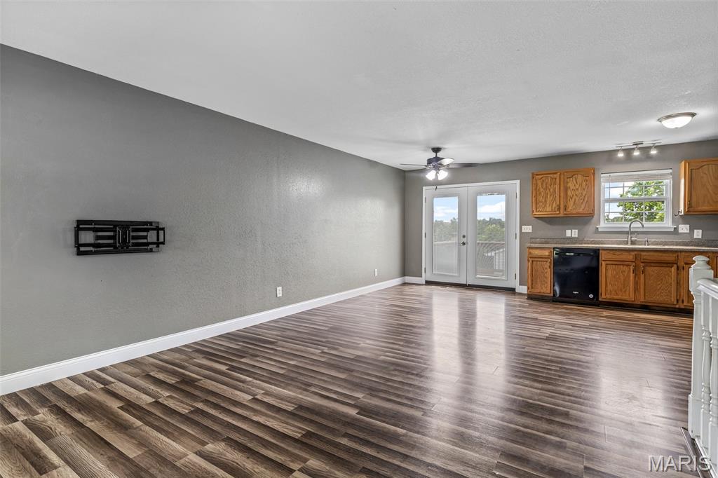 De Soto, Missouri 63020, United States, 3 Bedrooms Bedrooms, ,3 BathroomsBathrooms,Residential,Pending,150910