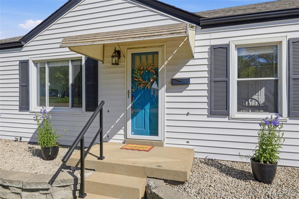 Photo of 9233 Southview Lane, St Louis, MO 63123 (MLS # 26016938)