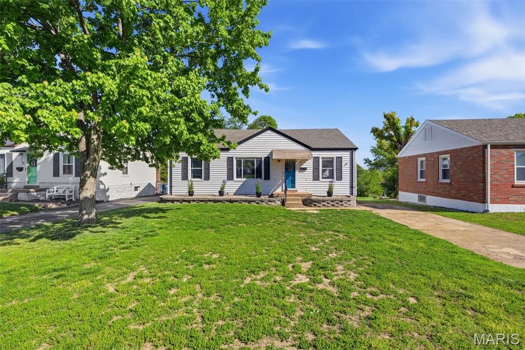 Photo of 9233 Southview Lane, St Louis, MO 63123 (MLS # 26016938)