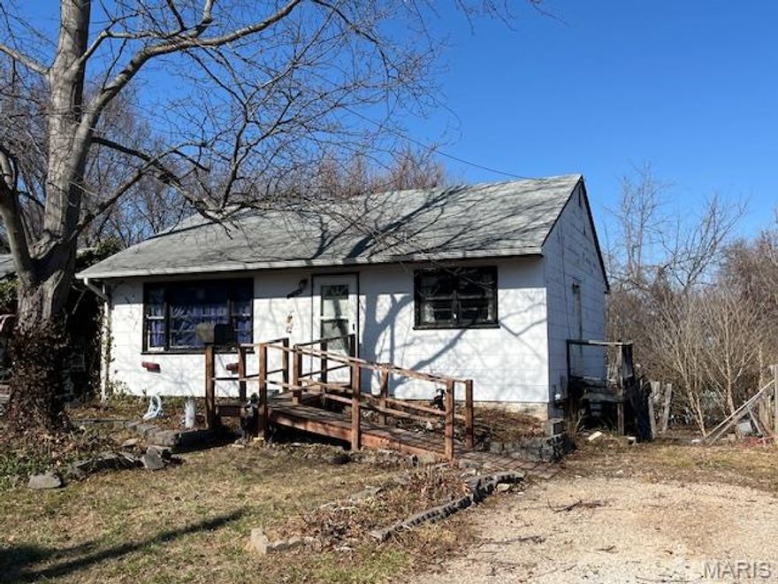 To Be Sold In As-Is Condition!  No Warranties, Guarantees, Inspections Or Disclosures Provided By Seller!  Seller Has Never Occupied Property and Has No Knowledge Of Condition!  Seller Reserves Up To 20 Days For Contract Acceptance!  Final Sale Is Subject To MO Probate Court Approval!  Buyer May, At Buyer's Expense Perform Inspection(s) With An Accepted Contract; For Knowledge Purposes Only!  Please Use A Special Sale Contract With A Minimum $1500 Earnest Money Noted!  Proof Of Funds Must Accompany Offer To Purchase!