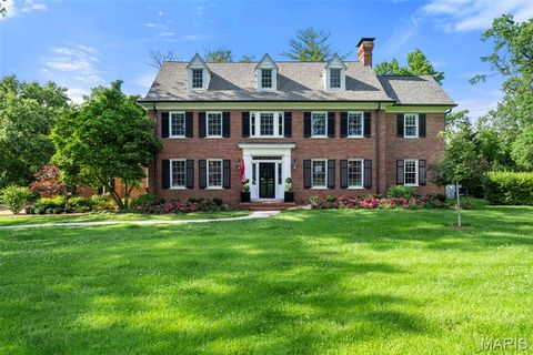 Photo of 5 Ridgewood Street, Ladue, MO 63124 (MLS # 26034640)