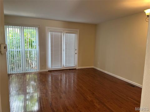 Tiny photo for 1126 Rue La Chelle Walk #1126, Creve Coeur, MO 63141 (MLS # 26015382)