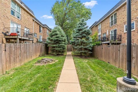 Tiny photo for 1126 Rue La Chelle Walk #1126, Creve Coeur, MO 63141 (MLS # 26015382)