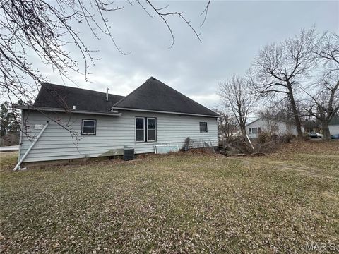 Photo of 615 E Booth Street, Centralia, MO 65240 (MLS # 26011044)