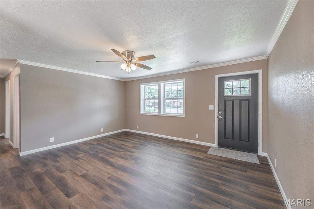 Photo of 155 Hampton Court, Poplar Bluff, MO 63901 (MLS # 26056894)
