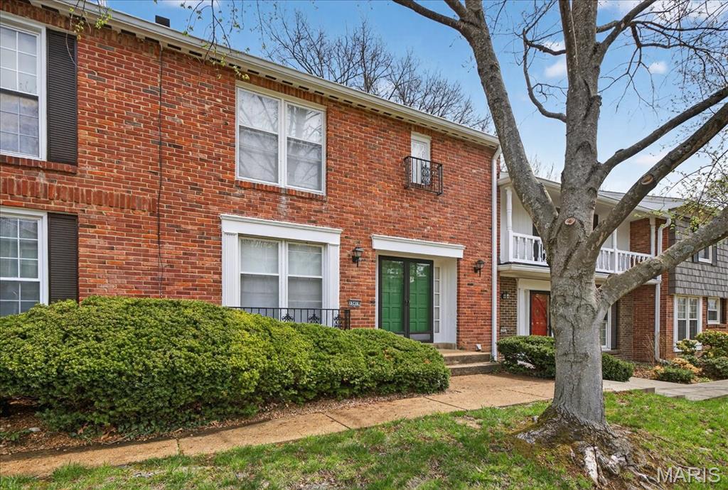 Woods Glen Condo 9 - Residential