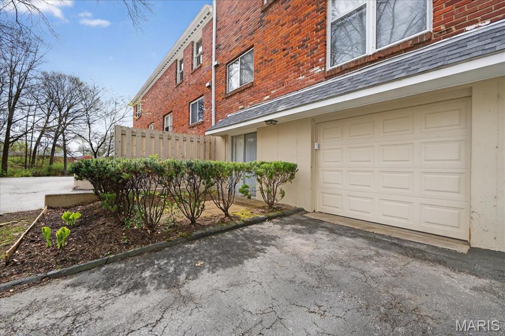 Woods Glen Condo 9 - Residential