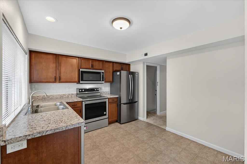 Woods Glen Condo 9 - Residential