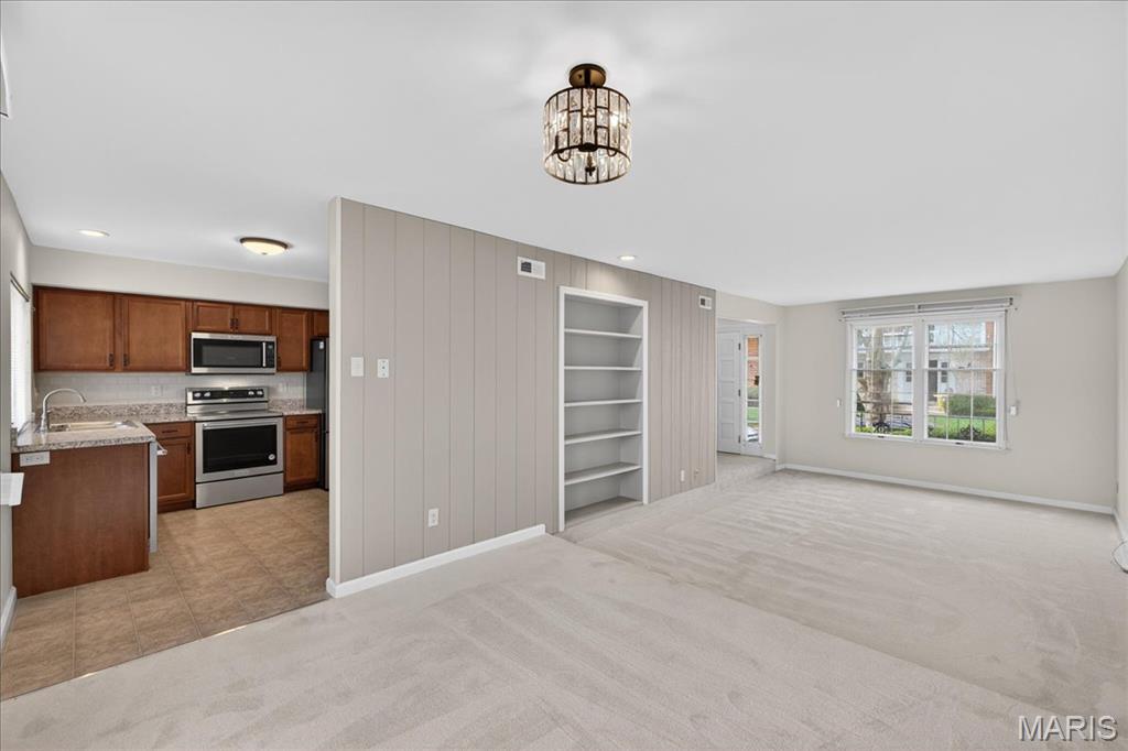 Woods Glen Condo 9 - Residential