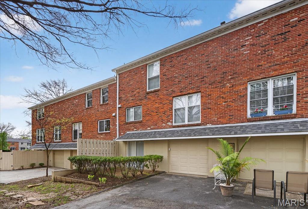 Woods Glen Condo 9 - Residential