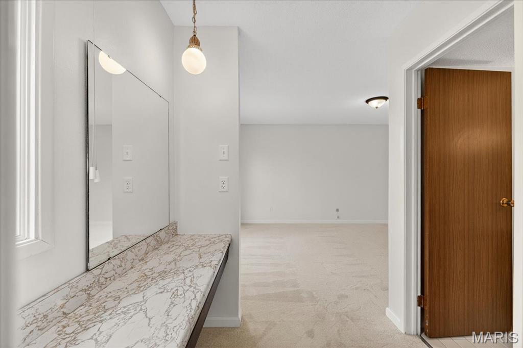 Woods Glen Condo 9 - Residential