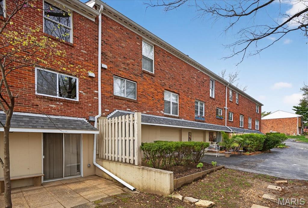 Woods Glen Condo 9 - Residential