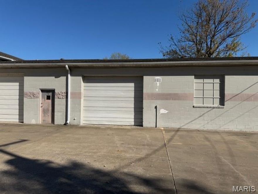 Boasting 600 SF of space, this property is the perfect solution for off-site storage needs. Featuring a convenient drive-in overhead door and access to a common area loading dock. Located near Broadway & Kingshighway, this space prioritizes functionality while offering an ideal canvas for your business needs. No rest room and only heated.