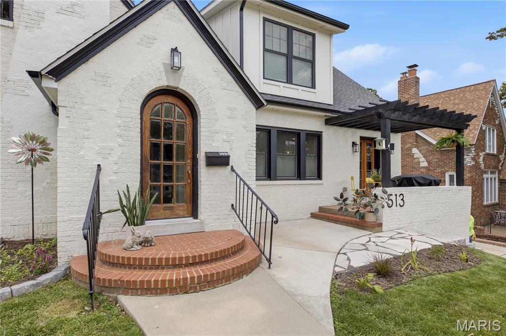 513 Hollywood Place