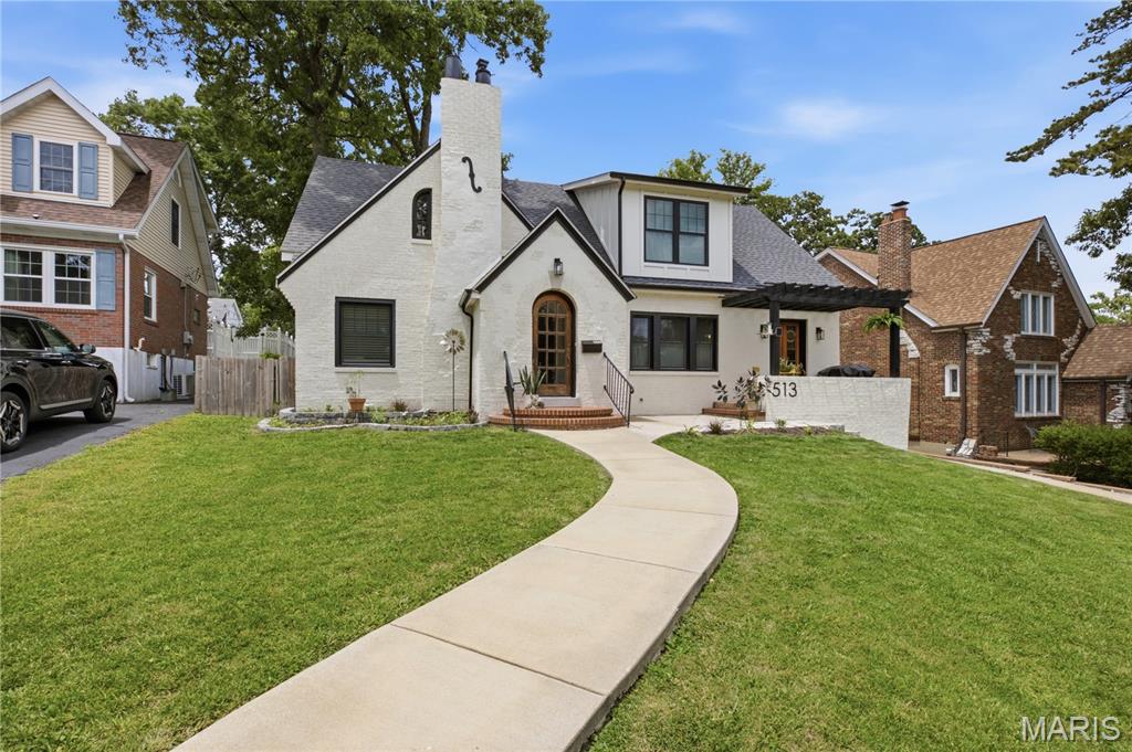 513 Hollywood Place