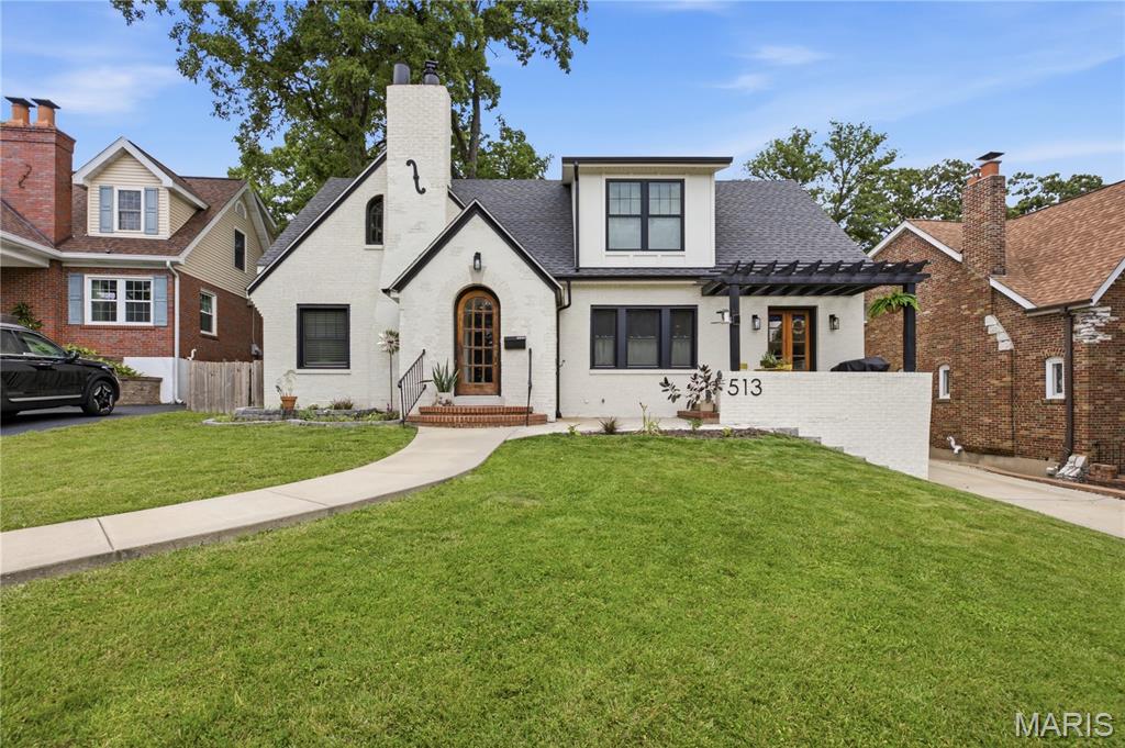 513 Hollywood Place