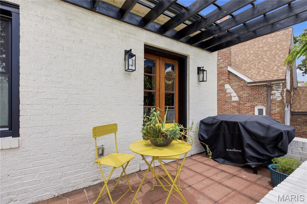 513 Hollywood Place