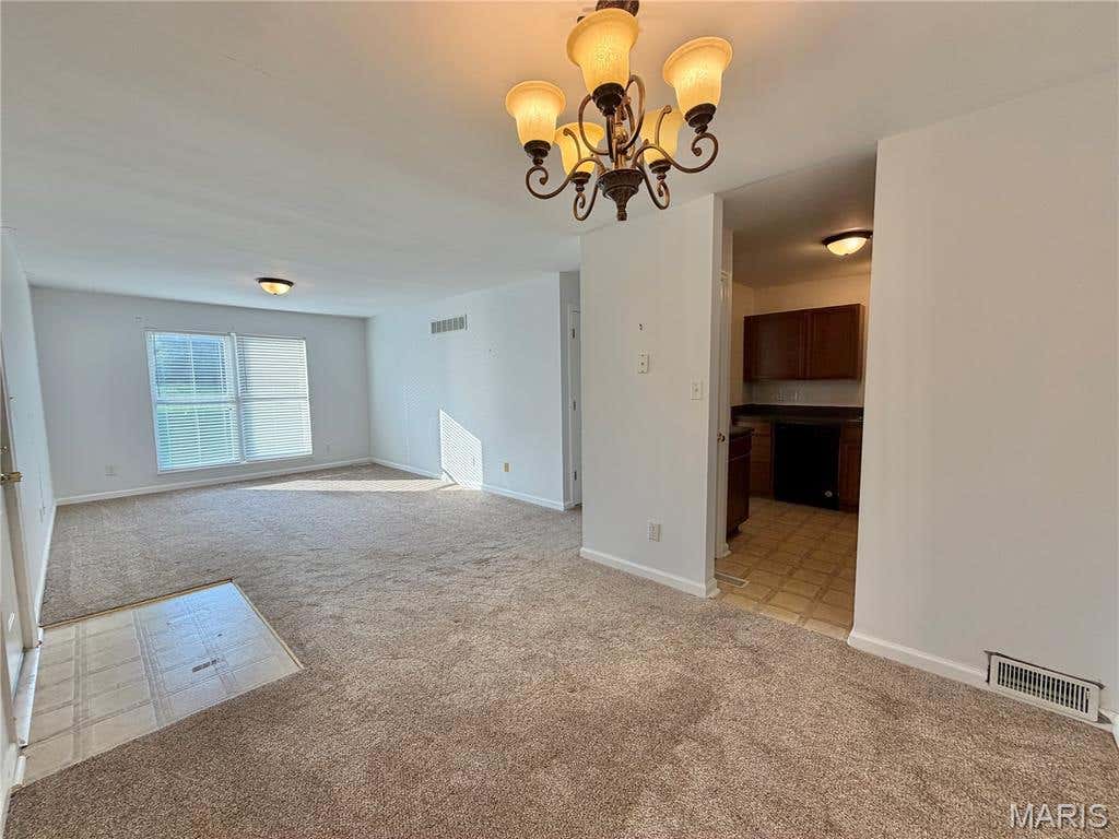 Photo of 14502 Cazado Drive #E, Chesterfield, MO 63017 (MLS # 26053370)