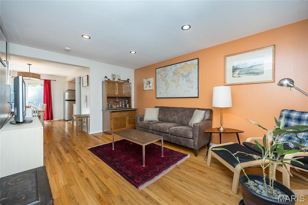 St Louis, Missouri 63122, United States, 2 Bedrooms Bedrooms, ,2 BathroomsBathrooms,Residential,Active,193850