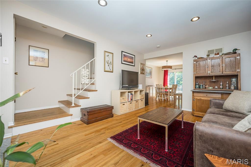 St Louis, Missouri 63122, United States, 2 Bedrooms Bedrooms, ,2 BathroomsBathrooms,Residential,Active,193850