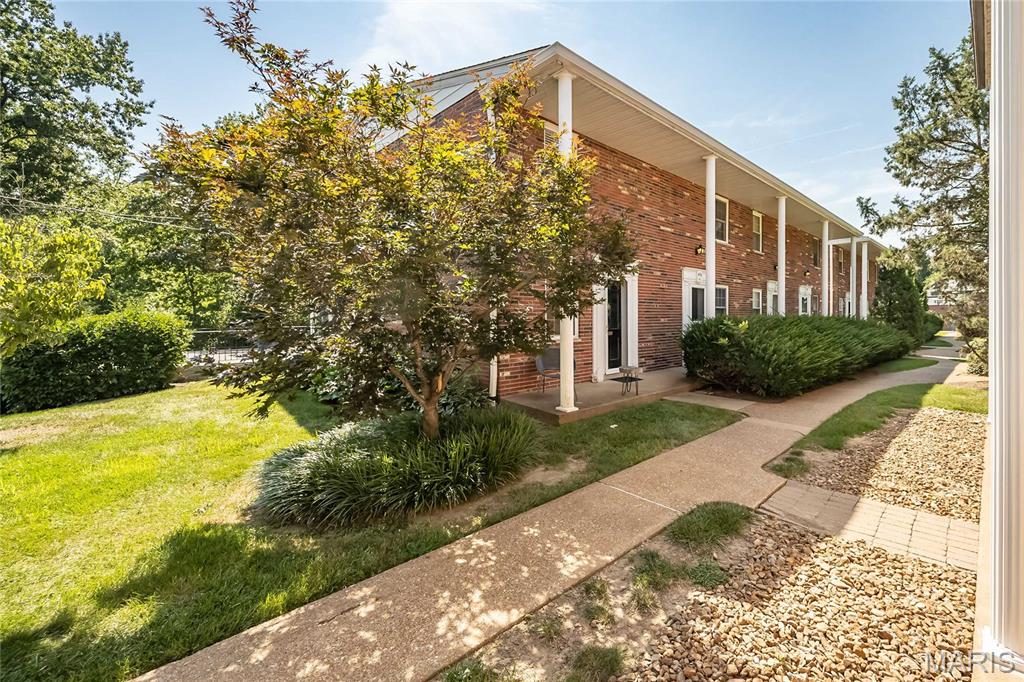 St Louis, Missouri 63122, United States, 2 Bedrooms Bedrooms, ,2 BathroomsBathrooms,Residential,Active,193850