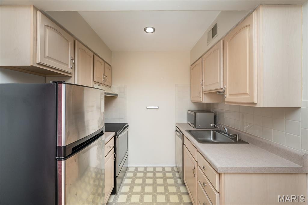 St Louis, Missouri 63122, United States, 2 Bedrooms Bedrooms, ,2 BathroomsBathrooms,Residential,Active,193850