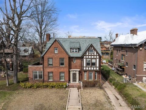 Photo of 49 Kingsbury Place, St Louis, MO 63112 (MLS # 26017210)
