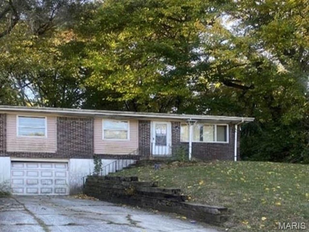 Photo of 7416 Blanding Drive, St Louis, MO 63135 (MLS # 25073649)