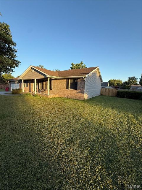 Photo of 207 Linda Drive, Sikeston, MO 63801 (MLS # 26030336)