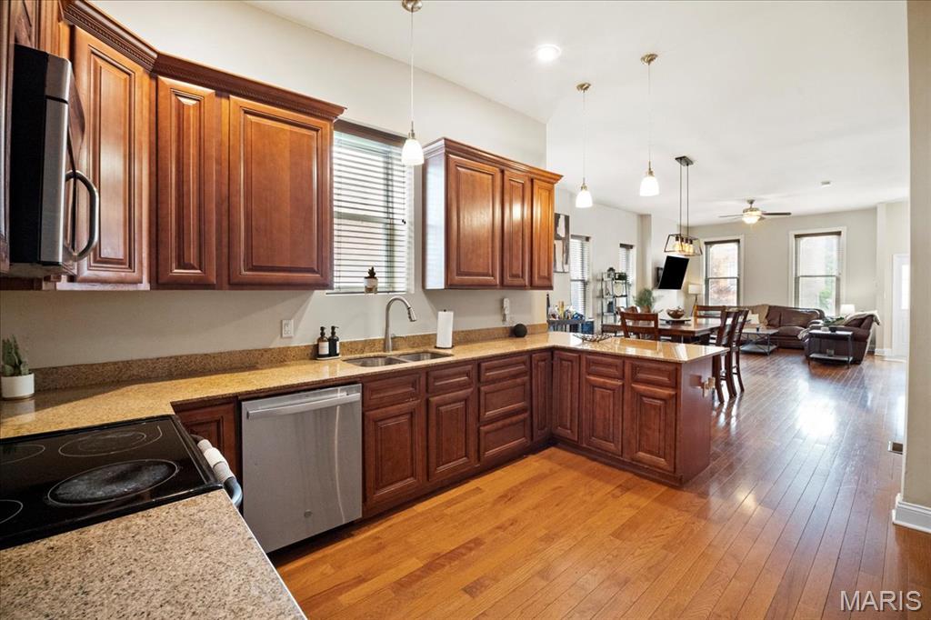 St Louis, Missouri 63104, United States, 3 Bedrooms Bedrooms, ,3 BathroomsBathrooms,Residential,Active,124542