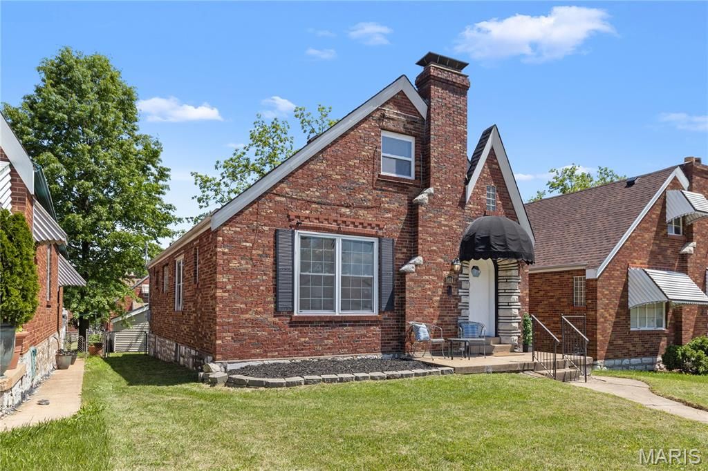 Photo of 8624 Riverview Boulevard, St Louis, MO 63147 (MLS # 26028208)