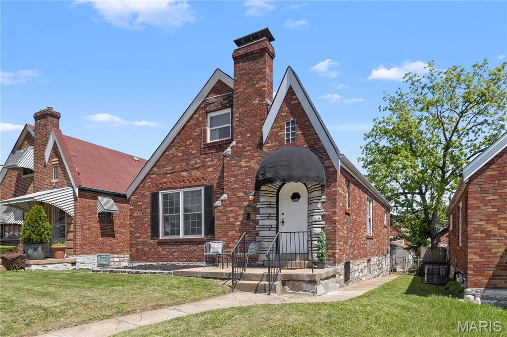 Photo of 8624 Riverview Boulevard, St Louis, MO 63147 (MLS # 26028208)