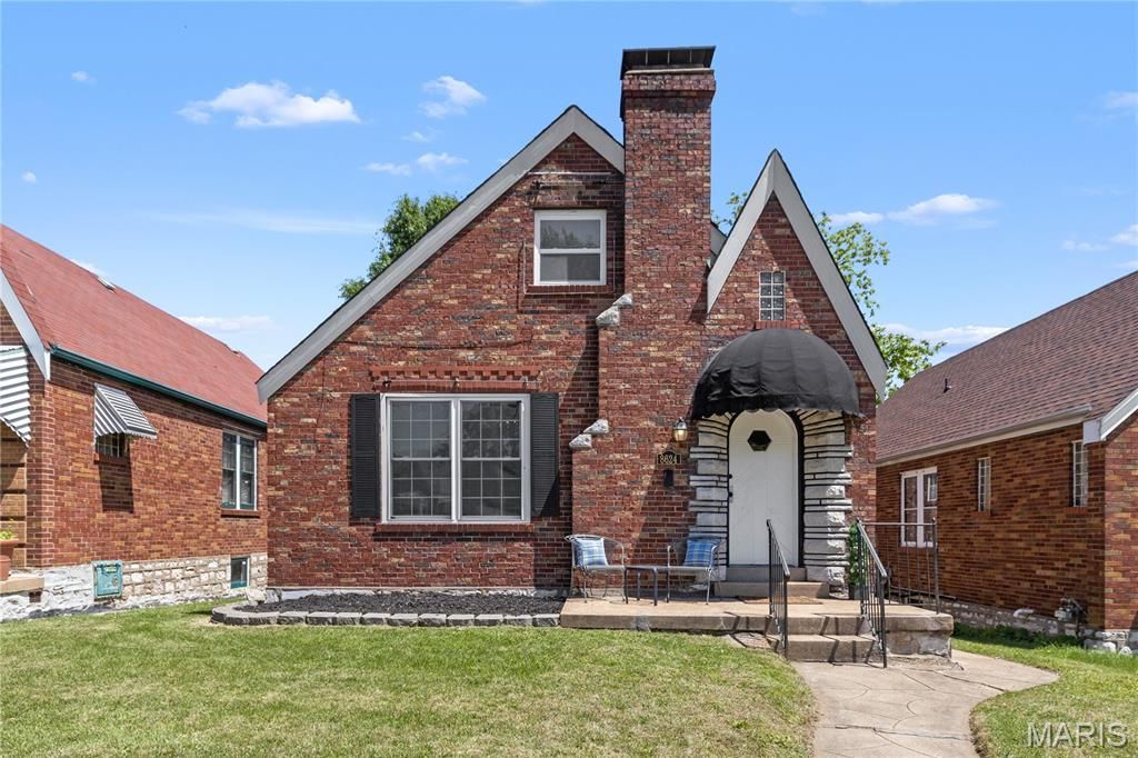 Photo of 8624 Riverview Boulevard, St Louis, MO 63147 (MLS # 26028208)