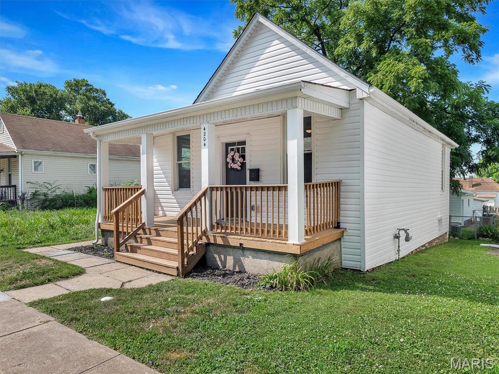 Photo of 4204 Osceola Street, St Louis, MO 63116 (MLS # 26037368)
