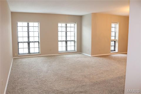 Tiny photo for 927 Claytonbrook Drive #3, Ballwin, MO 63011 (MLS # 26011878)