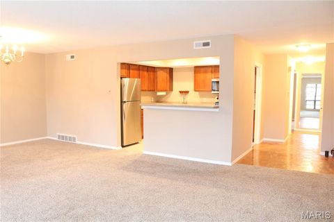 Tiny photo for 927 Claytonbrook Drive #3, Ballwin, MO 63011 (MLS # 26011878)