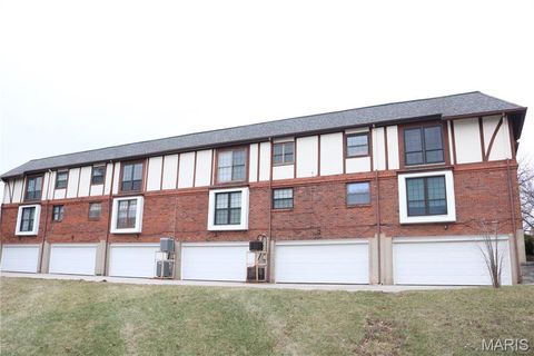 Tiny photo for 927 Claytonbrook Drive #3, Ballwin, MO 63011 (MLS # 26011878)