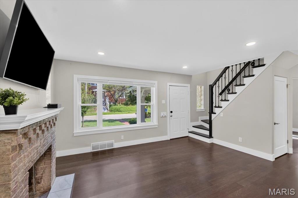 900 Dwyer Avenue