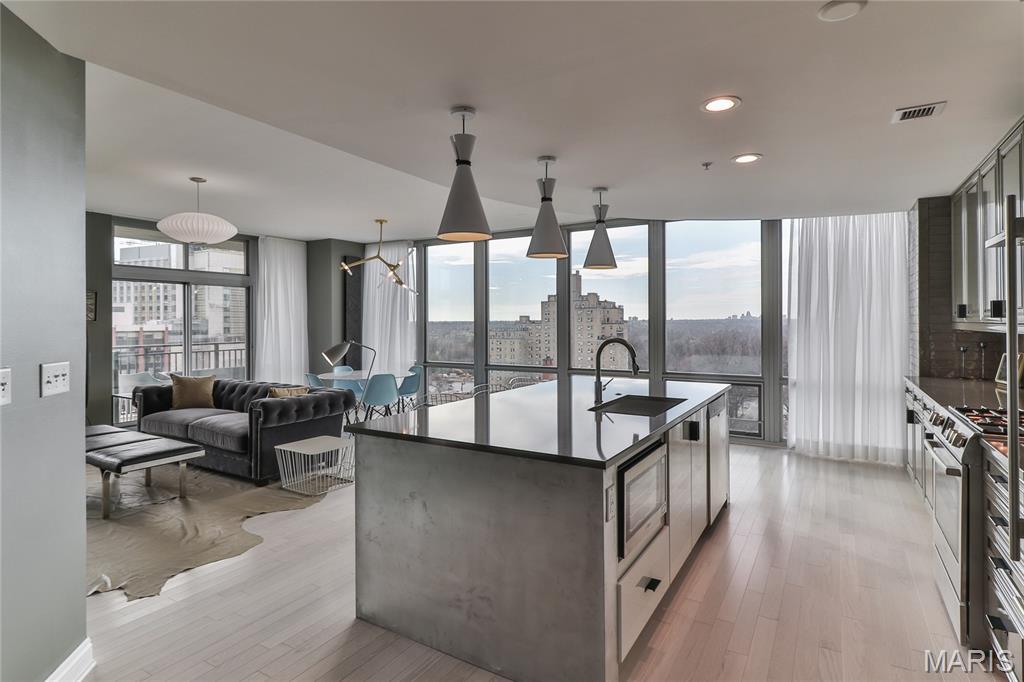 4909 Laclede Avenue 1201