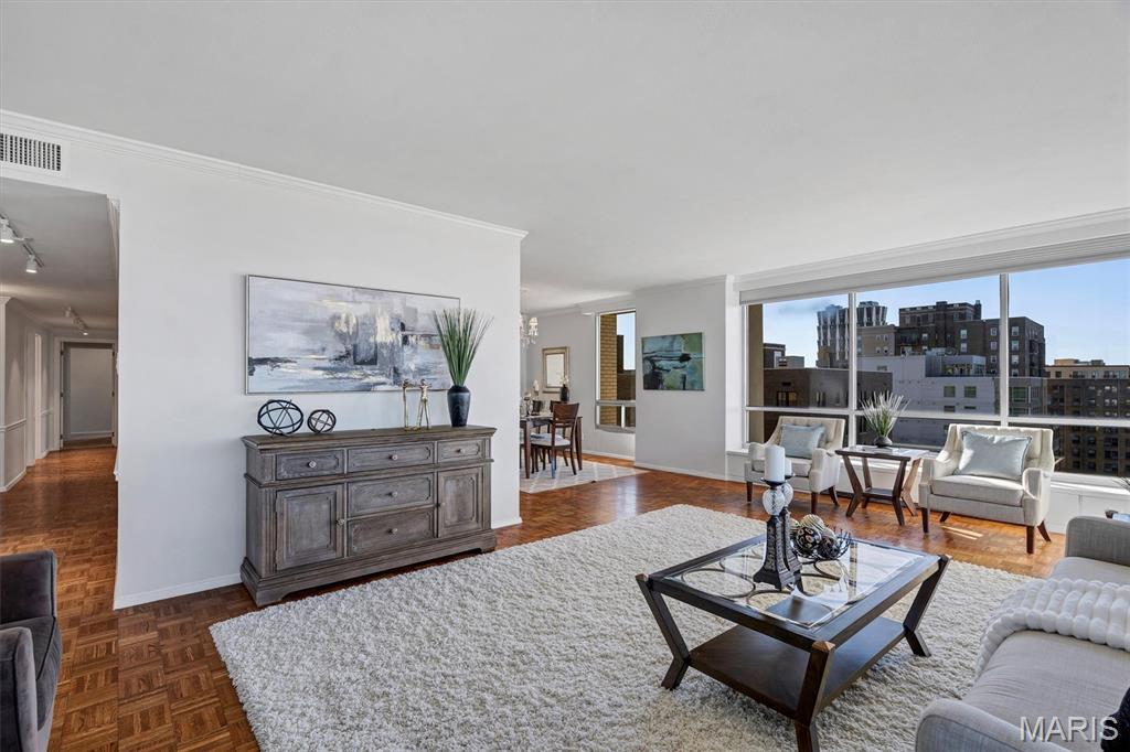 4501 Lindell Boulevard 11A