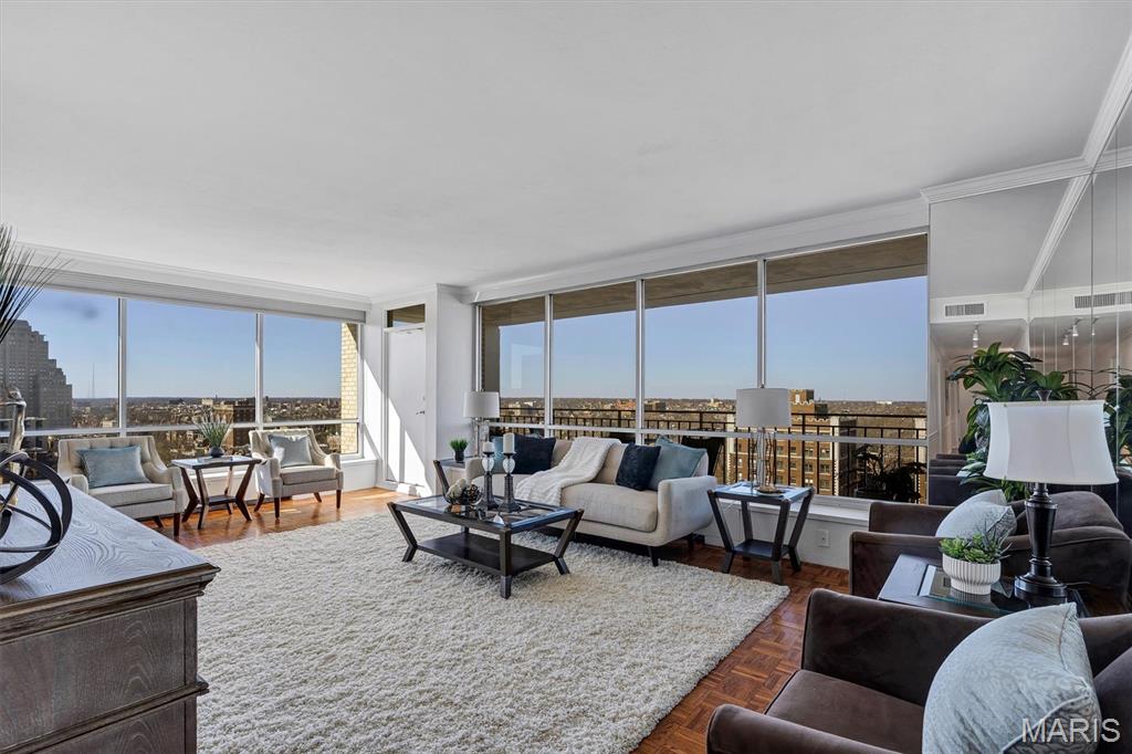 4501 Lindell Boulevard 11A