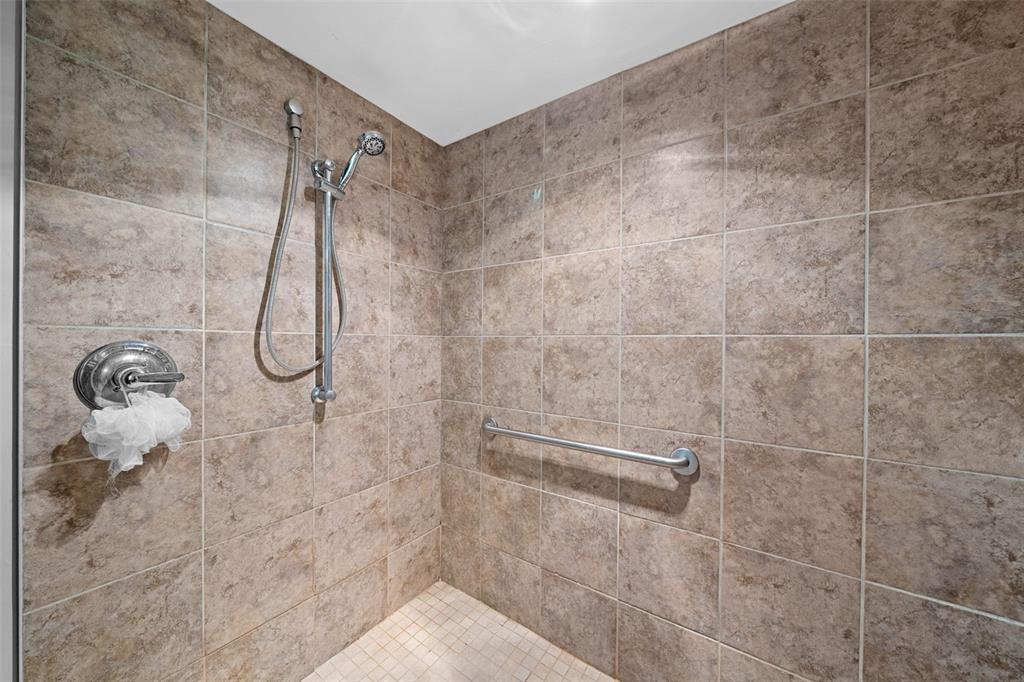 Wentzville, Missouri 63385, United States, 5 Bedrooms Bedrooms, ,4 BathroomsBathrooms,Residential,Active,138678