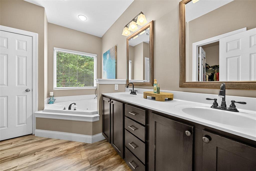 Wentzville, Missouri 63385, United States, 5 Bedrooms Bedrooms, ,4 BathroomsBathrooms,Residential,Active,138678