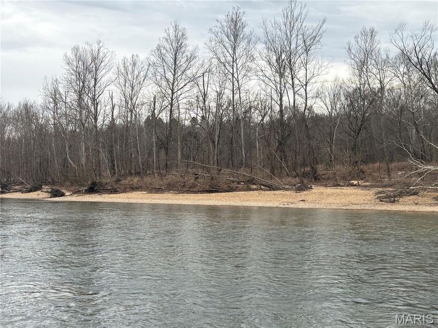 Beautiful large Current River Riverfront lot downstream from Van Buren but above Big Spring. Joins Ozark National Scenic Riverways Big Spring Wildlife Refuge to the South and Current River to the East. Lot is completely off grid there is no road to it, access is by the Current River or walking in from Chicopee Road
